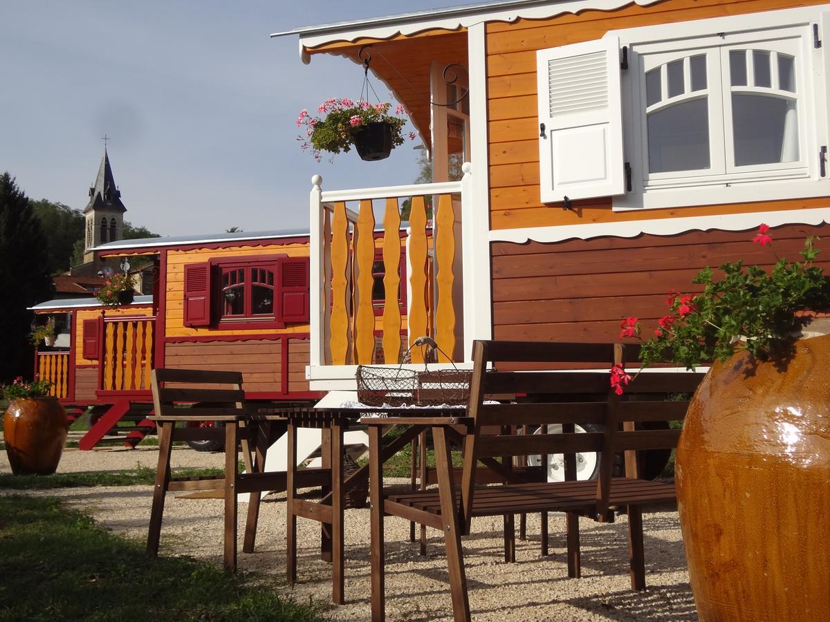 Logis Hotel-Restaurant Le Relais Hauterives Exterior foto