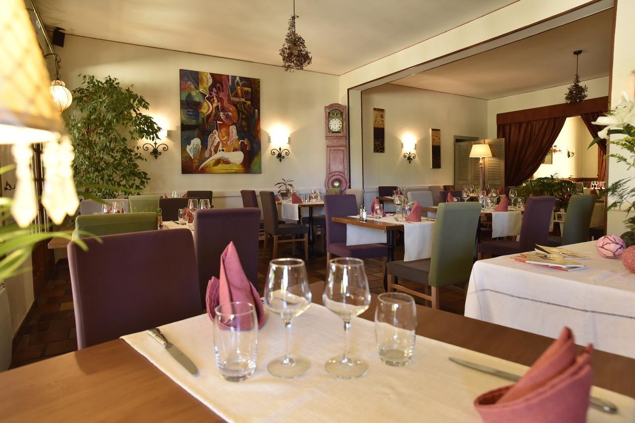 Logis Hotel-Restaurant Le Relais Hauterives Exterior foto