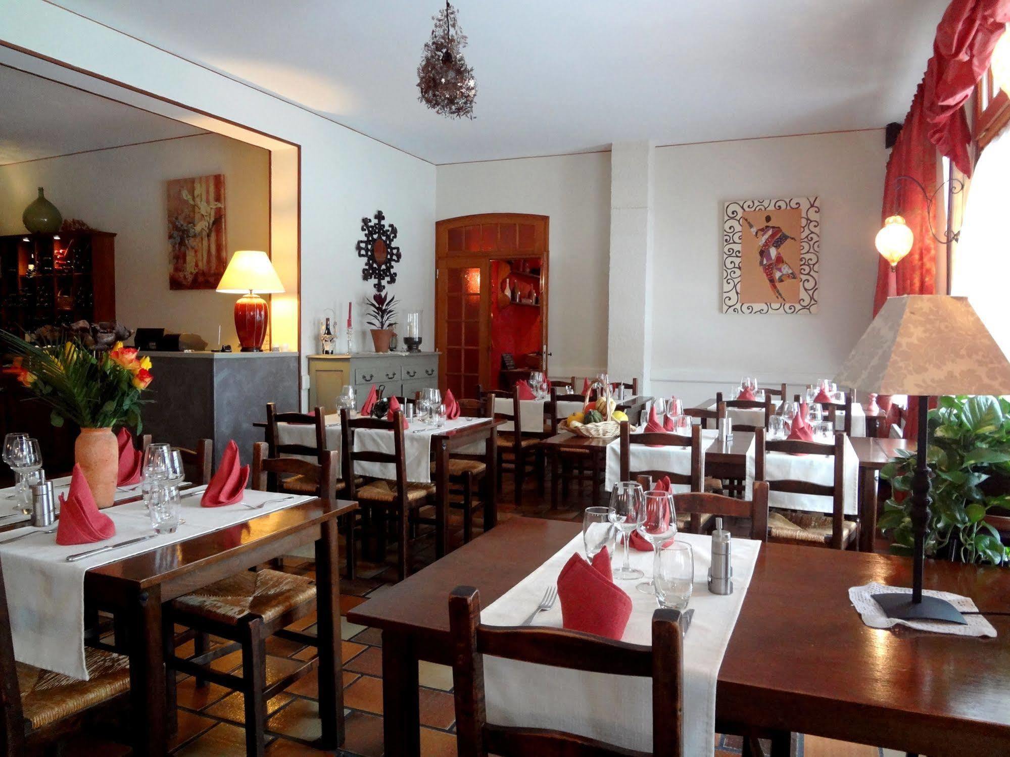 Logis Hotel-Restaurant Le Relais Hauterives Exterior foto