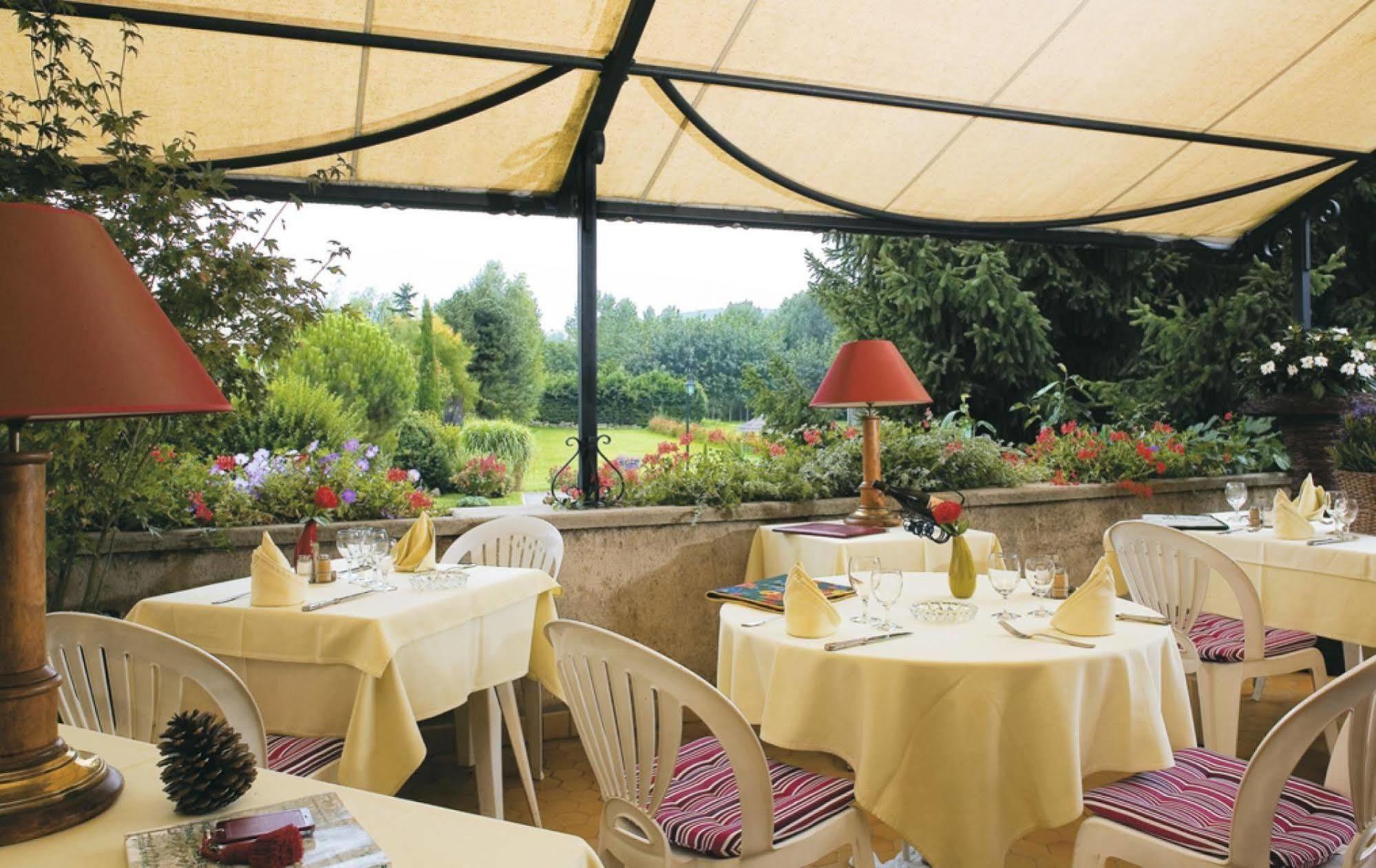 Logis Hotel-Restaurant Le Relais Hauterives Exterior foto
