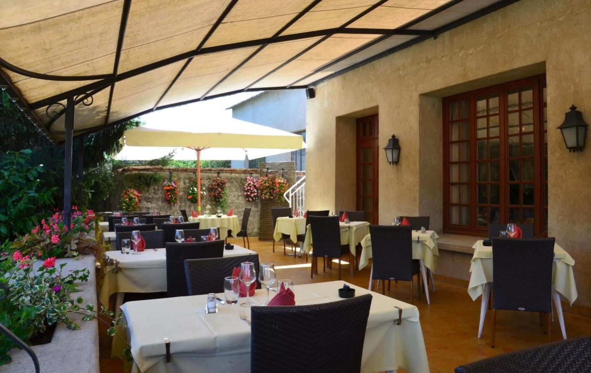 Logis Hotel-Restaurant Le Relais Hauterives Exterior foto